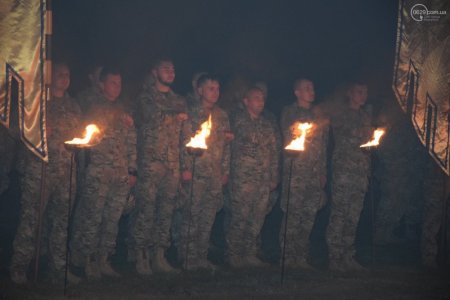 «Азов» почтил погибших с щитами и факелами