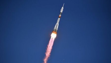 Во время старта ракеты "Союз" к МКС произошла авария, экипаж жив