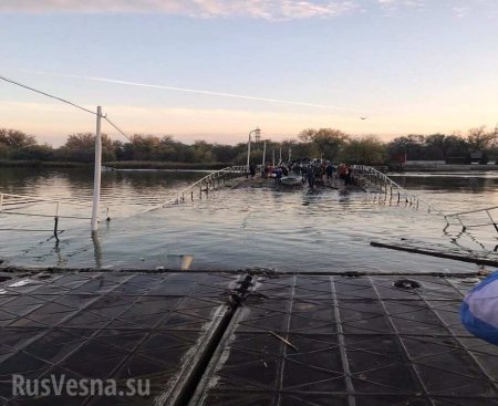 Понтонный мост ушёл под воду в Ростове-на-Дону: спасатели устраняют последствия ЧП (ФОТО, ВИДЕО)