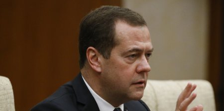 Медведев: Россия готова поддержать попавшие под новые санкции США компании