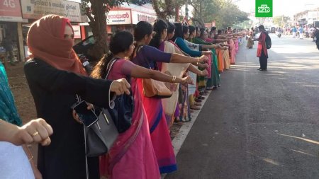 В Индии миллионы женщин выстроились в шеренгу, требуя равенства
