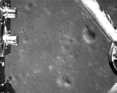 Китайский космический корабль передает уникальные изображения с «темной стороны» Луны