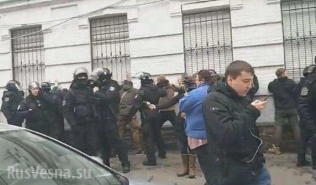 Киев: Десятки неонацистов задержаны при попытке штурма управления полиции (ФОТО)