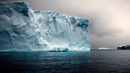 Раскол на леднике Бранта: Учёные объяснили причины образования айсберга