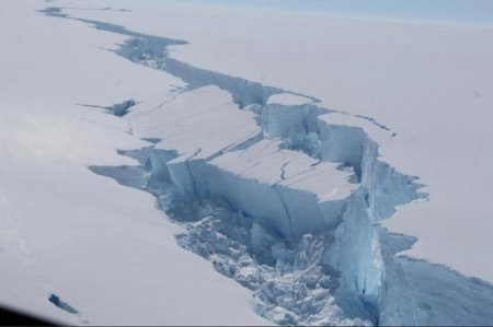 Раскол на леднике Бранта: Учёные объяснили причины образования айсберга