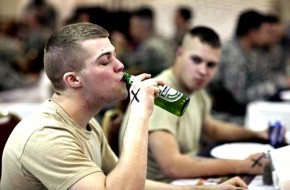 В бой «под мухой». Как алкоголь губит американских военных