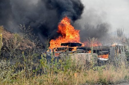 Масштабный пожар в прифронтовой зоне Донбасса привёл к детонации снарядов
