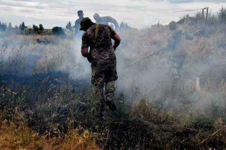 Масштабный пожар в прифронтовой зоне Донбасса привёл к детонации снарядов