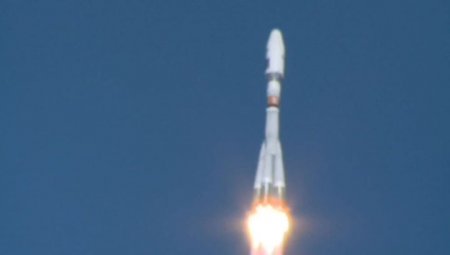 С космодрома Плесецк стартовала ракета со спутником 