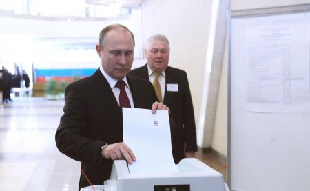 Путин проголосовал на выборах в Мосгордуму (ФОТО)