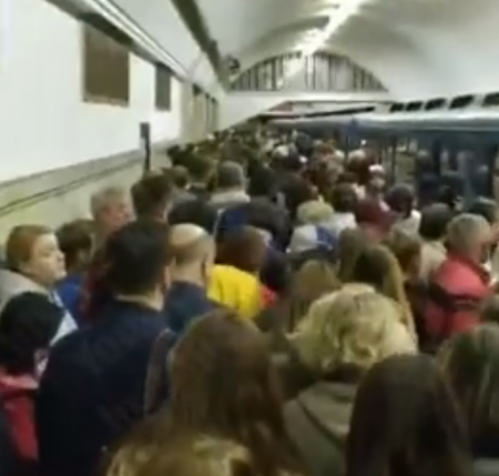 В Киеве паника: мост Метро заминирован, в метрополитене столпотворение, мужчина открыл стрельбу, сбит полицейский дрон