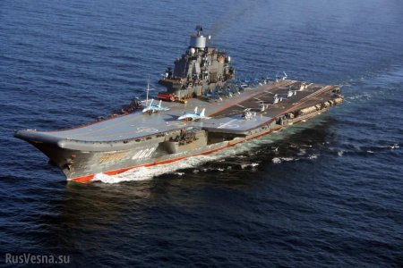 Авианесущий крейсер «Адмирал Кузнецов» загорелся в Мурманске (ВИДЕО)