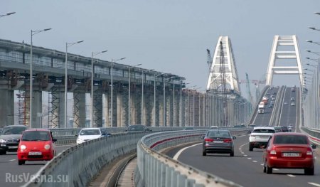 Минтранс анонсировал ограничение движения по Крымскому мосту