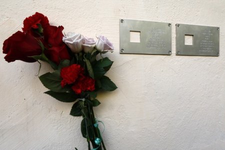 «Последний адрес» отворяет «врата ада»: что за таблички появляются на домах россиян?
