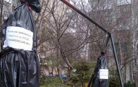 Это Украина: в Житомире коммунальщики поставили «виселицу» для должников (ФОТО) | Русская весна