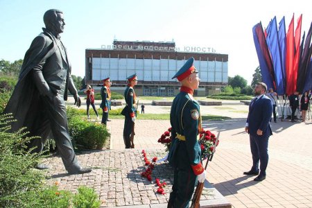 «Человек, который показал, как нужно жить», — глава ДНР почтил память Иосифа Кобзона (ФОТО)