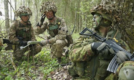 Солдаты НАТО ранены на русофобских учениях в бывшей республике СССР