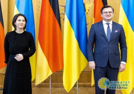 Глава МИД ФРГ Анналена Бербок приехала в Киев