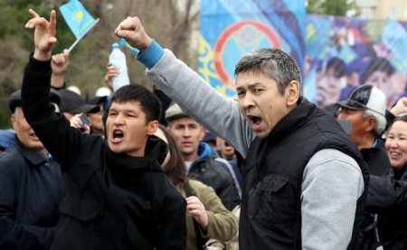 В Астане народ протестует против Токаева, есть задержанные (ВИДЕО)