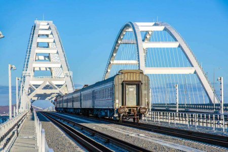 Первые кадры поврежденной части Крымского моста (ВИДЕО)