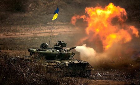 Поджигатели танков в деле: очередной украинский танк сожгли с помощью дроно ...