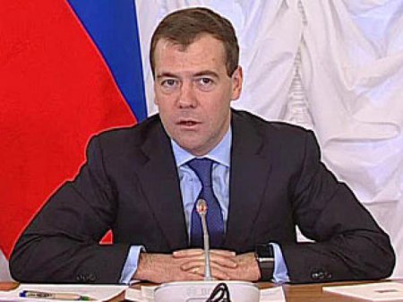 Медведев: из Фонда соцстрахования выделят деньги родителям, ухаживающим за  ...