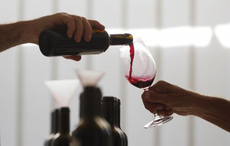 Учёные выяснили, что бокал красного вина в день полезен для больных диабетом