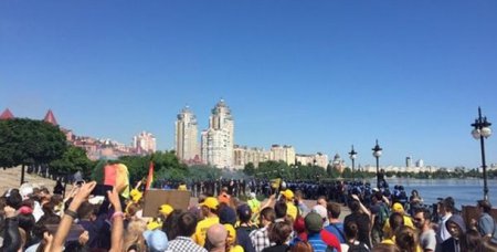 Четверо нападавших на гей-парад в Киеве оставлены под домашним арестом
