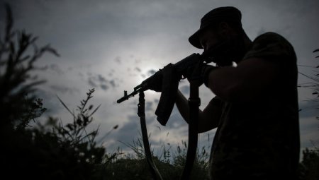 СМИ: бойцы "Айдара" и солдаты ВСУ обстреливают друг друга
