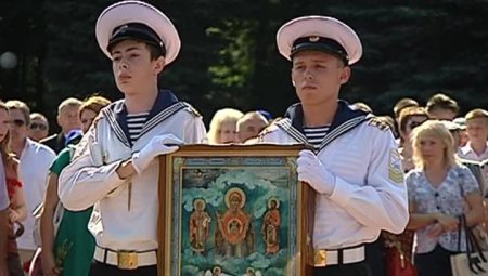 Курск почтил память моряков с одноименной подлодки