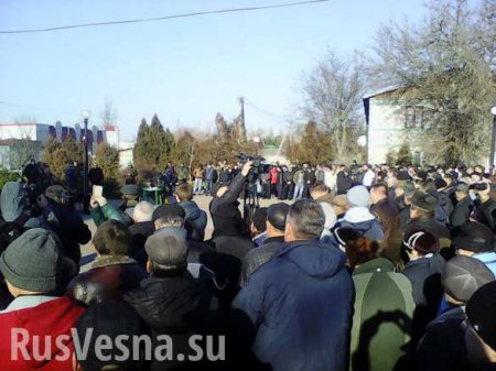В Херсонской области местные жители создают вооруженное формирование для защиты от боевиков, осуществляющих блокаду Крыма (ФОТО, ВИДЕО)