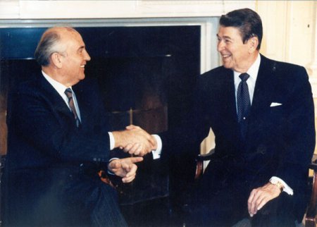 Рональд Рейган и Михаил Горбачёв стали персонажами игры Reagan Gorbachev