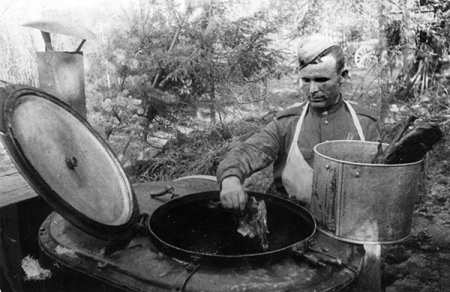 Блокадный хлеб и студень из столярного клея: чем питались в Великую Отечественную войну (ФОТО)