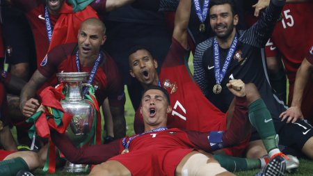 Португалия — чемпион Евро-2016