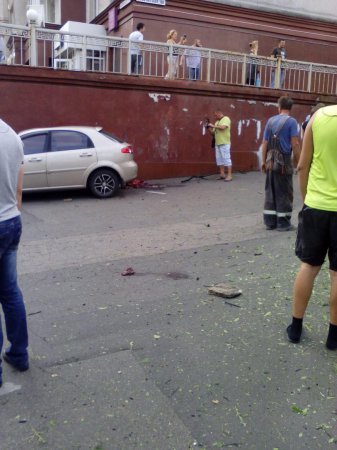 В центре Донецка прогремел мощный взрыв, один человек погиб (Фото 18+)