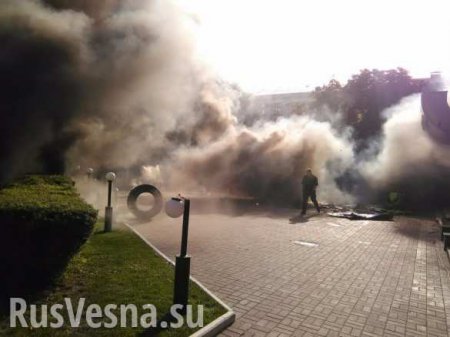В Киеве боевики «Азова» требуют освободить задержанных «побратимов»