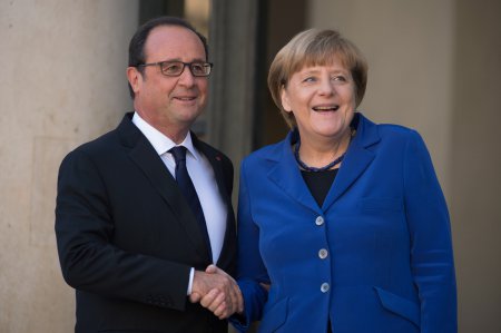 Меркель и Олланд подтвердили продление санкций против России