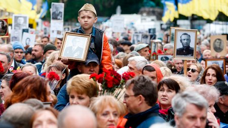 Символичный запрет: как наказание за ношение георгиевской ленты раскалывает Украину