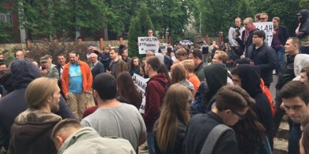 Сотни жителей Рязани вышли на пикет против открытия штаба Навального