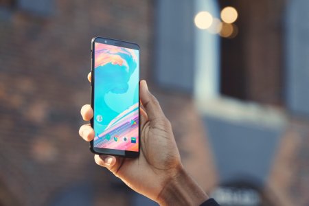 OnePlus 5T в начале 2018 года получит «обновки»