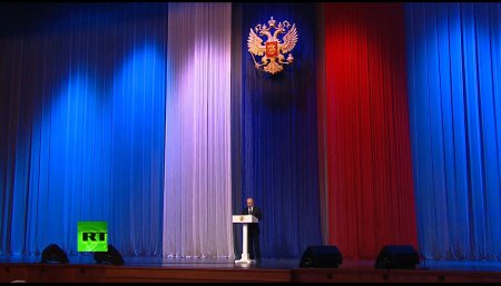 Владимир Путин: поздравил Россиян с Днём защитника Отечества