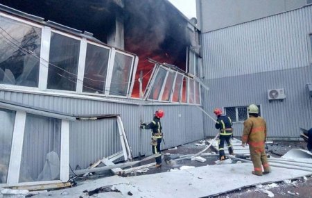 Крупный пожар на складе в Киеве