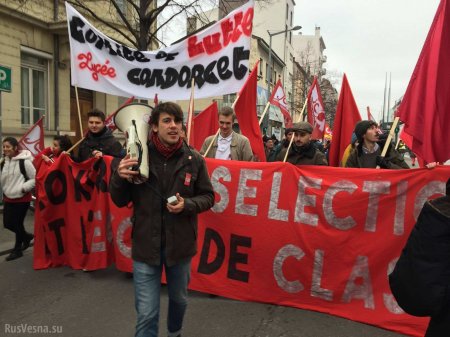 «Жёлтые жилеты» под красными знамёнами: во Франции начались массовые аресты (ФОТО)