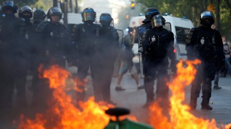 Le Monde: новые протестные акции в Париже закончились массовыми задержаниям ...