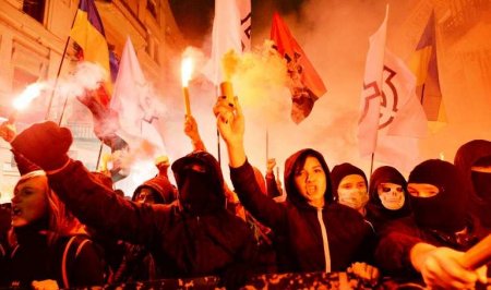 «Аваков — чёрт»: Возле резиденции Зеленского проходит акция сторонников нациста-убийцы Стерненко (ФОТО, ВИДЕО)
