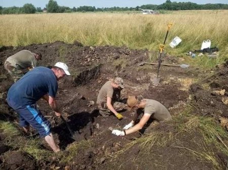 Под Львовом нашли яму с костями боевиков УПА (ФОТО)